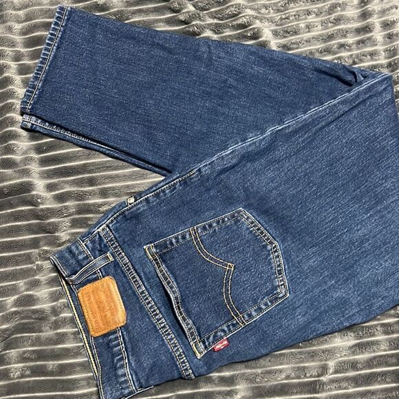 🔥🔥 LEVIS Premium MOM Jeans Sz 31 - “Big E” Tag - Perfect Condition - Picture 2 of 10